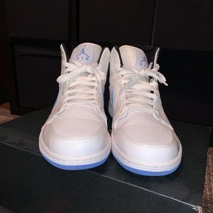 Jordan 1 mid white/light blue